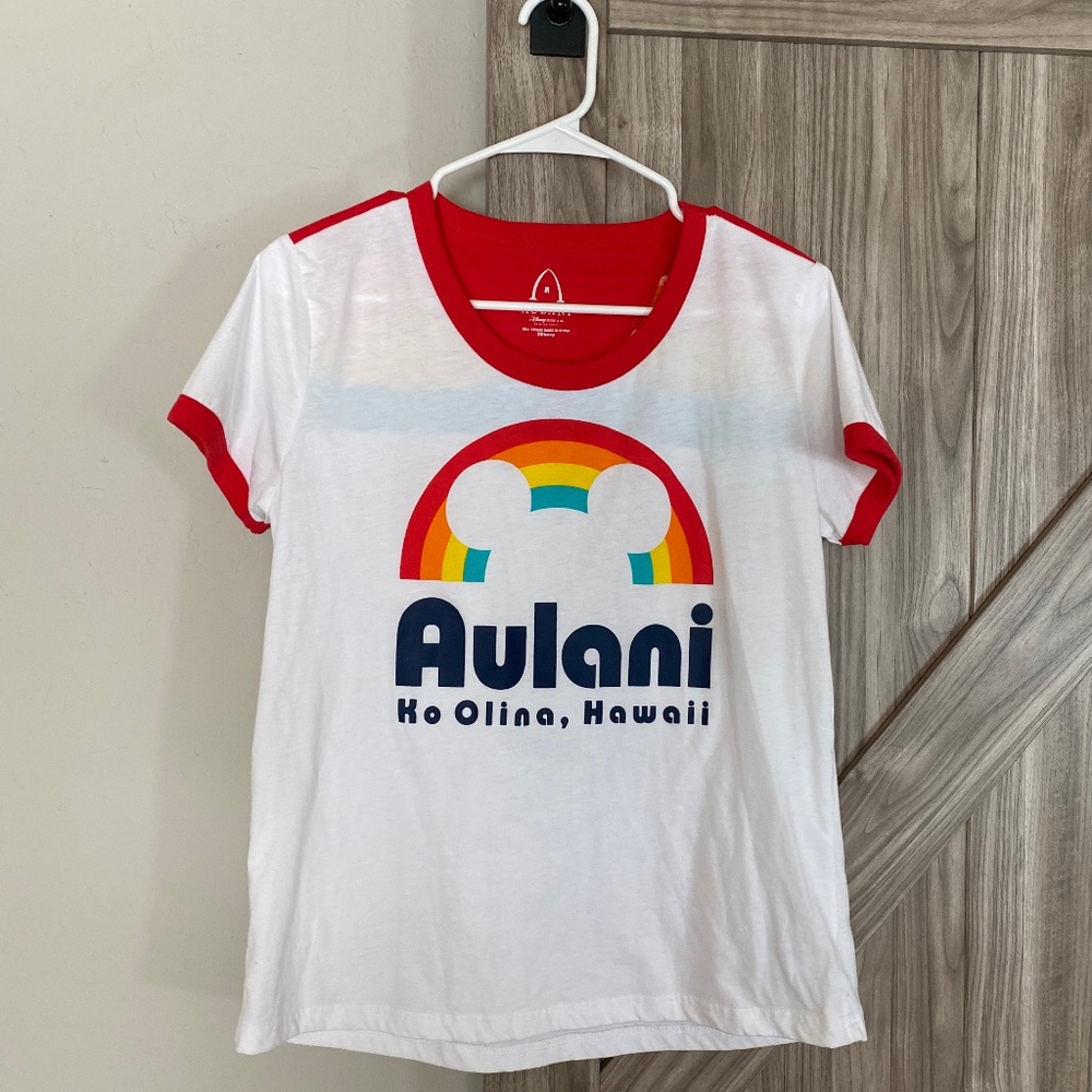 Disney Aulani Rainbow Ringer T-shirt M